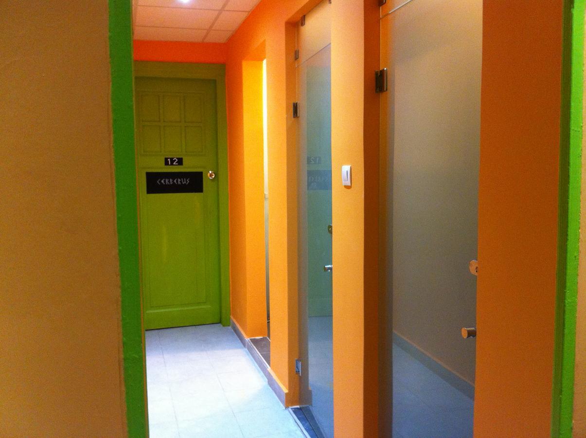 Zeus Hostel Athènes Extérieur photo